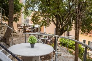 Faros Residence Adults Only