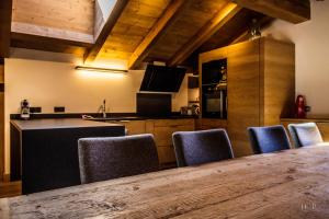 Ski in ski out Le Moulin charming duplex just 50 m from Princesse gondola Megève