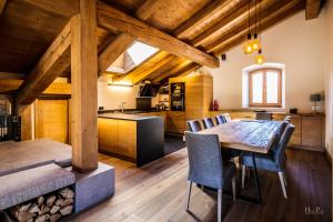 Ski in ski out Le Moulin charming duplex just 50 m from Princesse gondola Megève