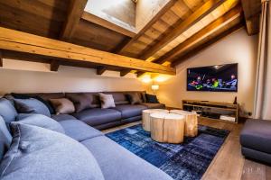 Ski in ski out Le Moulin charming duplex just 50 m from Princesse gondola Megève