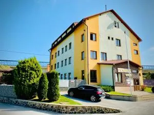 Penzión DOMES - 恰德察