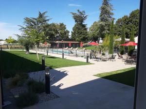 Hotels Relais Saint Jacques - Chateauroux : photos des chambres