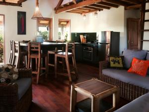 Villa Kembang, Lakey Peak, Nungas