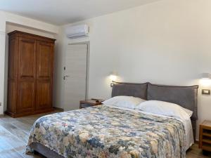 Zimmer mit Kingsize-Bett