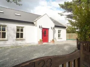 TÍ Mhaggie Holiday Cottage by Trident Holiday Homes - Ardmore