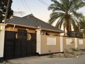 Jfour comfort zone hostel