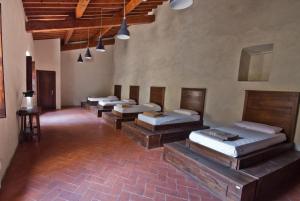 Bed in 8-Bed Mixed Dormitory Room with Shared Bathroom