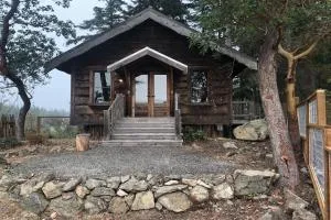 Little Refuge in town - Saturna Island