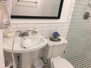 Private Studio blocks from Coconut Grove