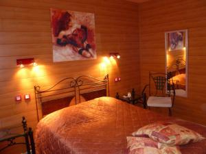 Hotels Hotel Restaurant Les Pins logis : Chambre Standard