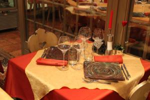 Hotels Hotel Restaurant Les Pins logis : photos des chambres