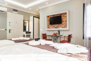 Comfort Triple Room room in GLORİA SUİTES OLD CİTY