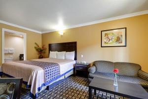 King Suite room in Hacienda Inn