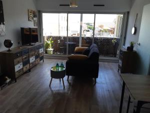 Grand Appartement Luxe avec SAUNA et BAIN LED 50m de l océan avec belle terrasse pour manger CHIEN ADMIS 2 chambres pour 4 pers avec GRANDE BAIGNOIRE BALNEO SPA