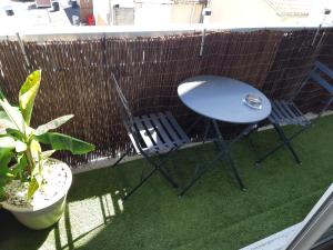 Grand Appartement Luxe avec SAUNA et BAIN LED 50m de l océan avec belle terrasse pour manger CHIEN ADMIS 2 chambres pour 4 pers avec GRANDE BAIGNOIRE BALNEO SPA