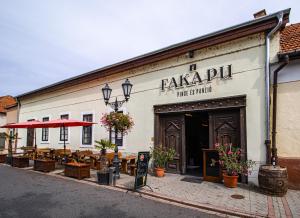 Fakapu Pince és Panzió