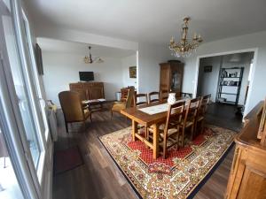 Sejours chez l'habitant Bel appartement a GRANVILLE 50400 partage avec GERARD Minimun 2 nuits : photos des chambres