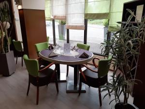 Hotels Kyriad Hotel Nevers Centre : photos des chambres