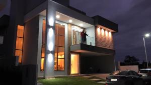 Casa Luxo com piscina a 500 metros da praia