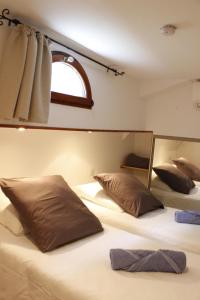 Bateaux-hotels peniche Le Black Mountain : photos des chambres