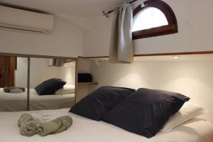 Bateaux-hotels peniche Le Black Mountain : photos des chambres