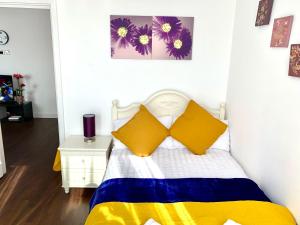 2-Bedrooms Modern Apartment next to Velodrome, Lounge, Balcony, Parking, ABBA