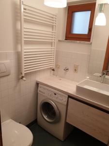 Ampio appartamento su 2 livelli con garage coperto