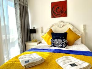 2-Bedrooms Modern Apartment next to Velodrome, Lounge, Balcony, Parking, ABBA