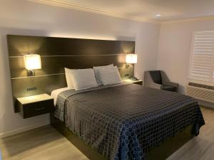 Standard King Room room in Mirage Inn & Suites