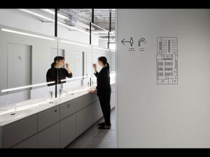 9h nine hours Hakata station