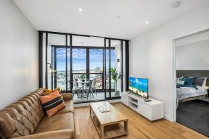 KOZYGURU FORTITUDE VALLEY 2 BED DESIGNER APT + FREE PARKING QFV179-803