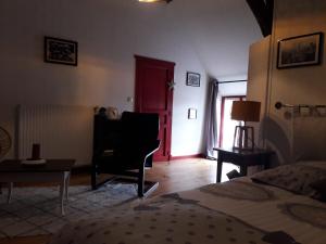 B&B / Chambres d'hotes LES HIRONDELLES : photos des chambres