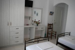 Kouki Maria Rooms Sifnos Greece