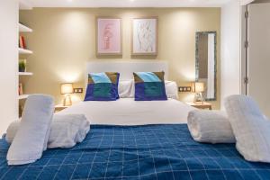 Lujan Deluxe Suites by Valcambre