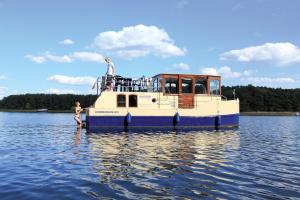 Boat - Kormoran 940 room in Kuhnle-Tours Hafendorf Müritz