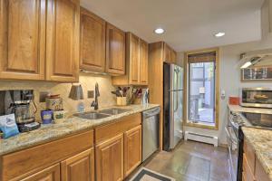 Creekside Frisco Condo with Views and Pool Access!