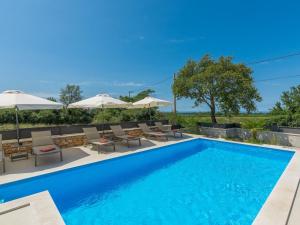 Three-Bedroom Villa room in Holiday House with private pool in a quiet location with garden and grill