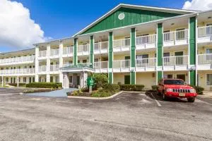 HomeTowne Studios by Red Roof Philadelphia - Maple Shade, NJ - Maple Shade