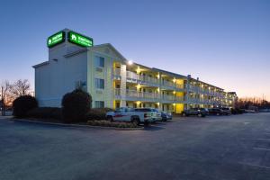 HomeTowne Studios by Red Roof Philadelphia - Maple Shade, NJ