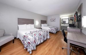 Deluxe Queen Room with 2 Queen Beds Smoke Free room in Red Roof Inn Bay Minette