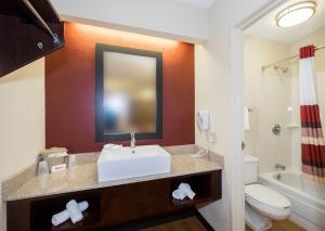 Deluxe King Room - Smoke Free room in Red Roof Inn PLUS+ Columbus - Dublin