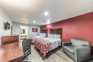 Deluxe Room with Two Queen Beds Disability Access Smoke Free room in Red Roof Inn Dallas - Mesquite