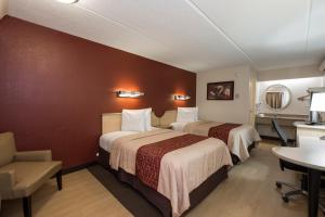 Double Room with Two Double Beds - Smoke Free room in Red Roof Inn West Monroe