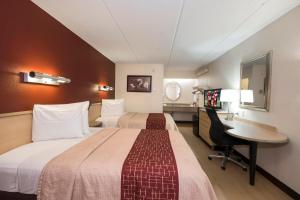 Deluxe Double Room with Two Double Beds - Smoke Free room in Red Roof Inn West Monroe