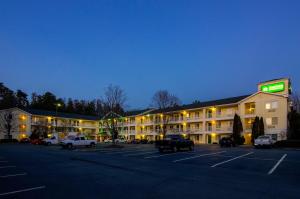 Hometowne Studios by Red Roof Winston-Salem - University Pkwy