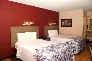 Deluxe Room with Two Double Beds Smoke Free room in Red Roof Inn Richmond South