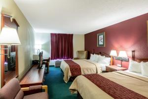 Deluxe Room with Two Queen Beds Non-Smoking room in Red Roof Inn Morehead