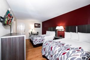 Deluxe Double Room with Two Double Beds - Disability Access/Non-Smoking room in Red Roof Inn Houston North - FM1960 & I-45