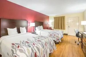 Red Roof Inn Clarksville - أوك جروف