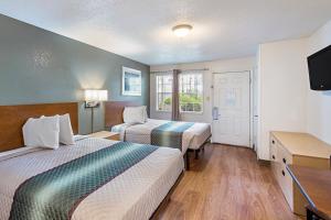 Studio Room with Two Double Beds Non-Smoking room in HomeTowne Studios by Red Roof Atlanta – Lawrenceville